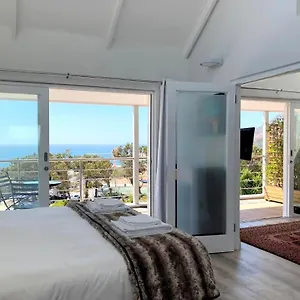 https://bright-camps-bay-loft-with-stunning-views-and-shared-pool.hotels-capetown.com