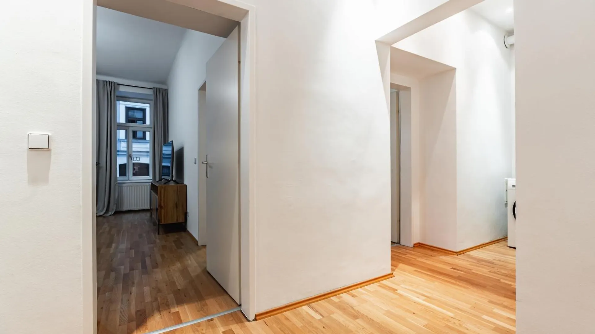 Spacious 3-Room Apt. 15 Min To The City Center Vídeň 0*,  Rakousko