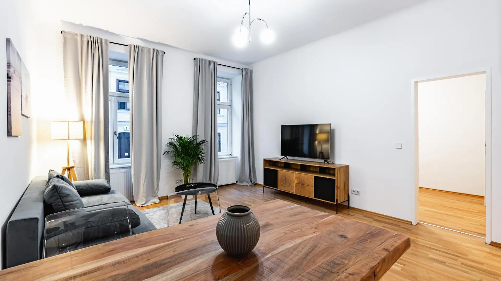 Spacious 3-Room Apt. 15 Min To The City Center Vídeň