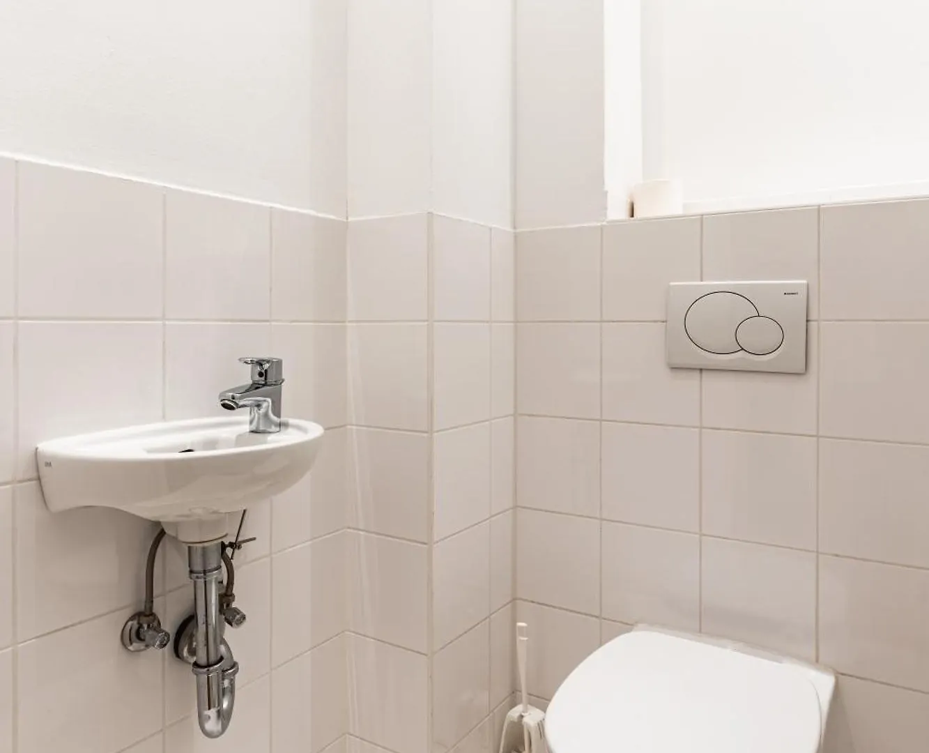 Spacious 3-Room Apt. 15 Min To The City Center Vídeň 0*,  Rakousko